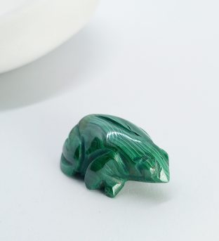 Фигурка лягушки из малахита, 9гр