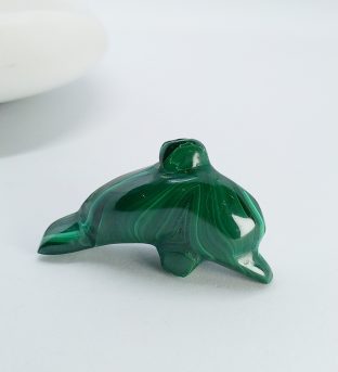 Фигурка дельфина из малахита, 12гр